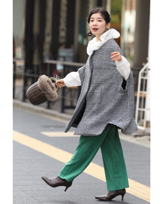 クラシカルな雰囲気を纏う品格グレーチェックのポンチョコート – ONE