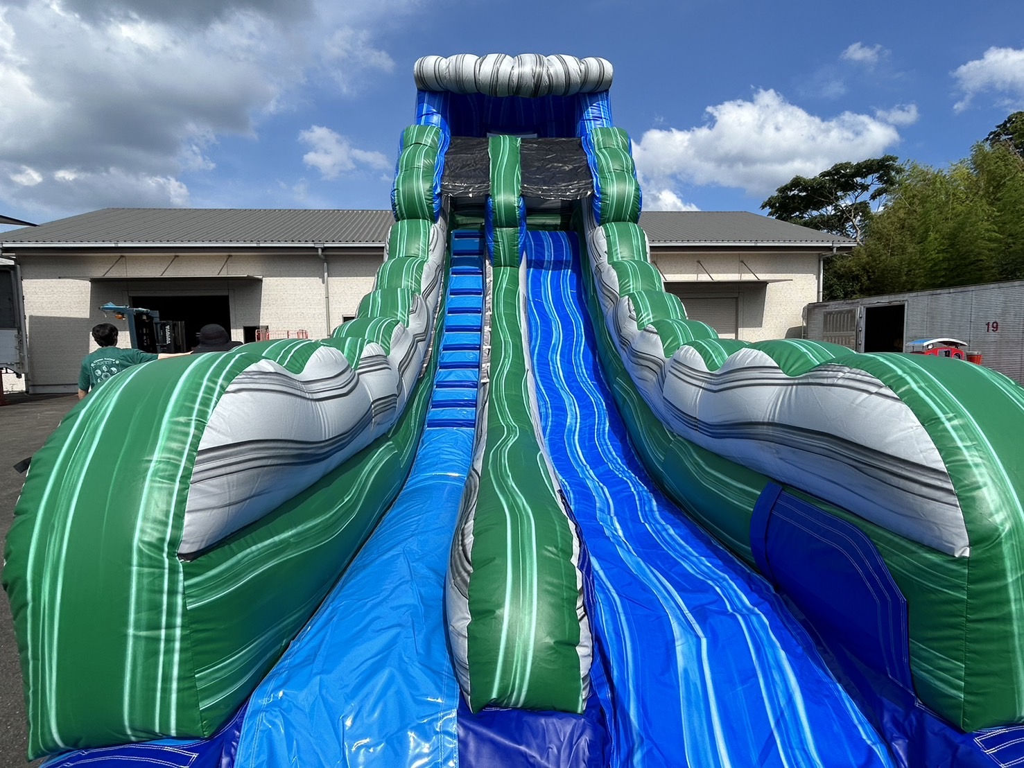 ウェーブウォータースライダー | イベントアイテムのワン・ステップ