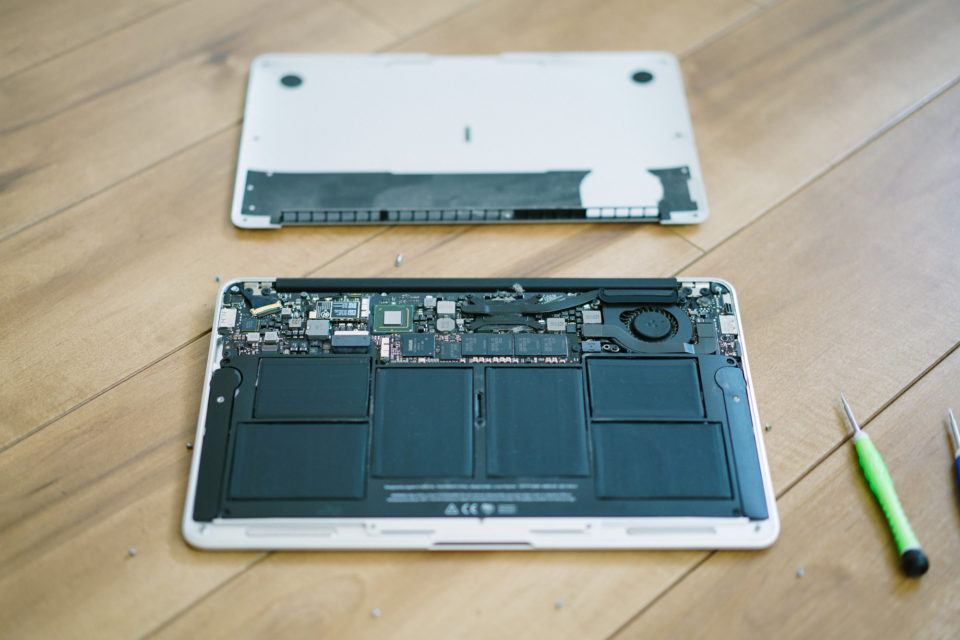 Macbook Air 11インチ（Mid 2011）のバッテリーを自分で交換してみまし
