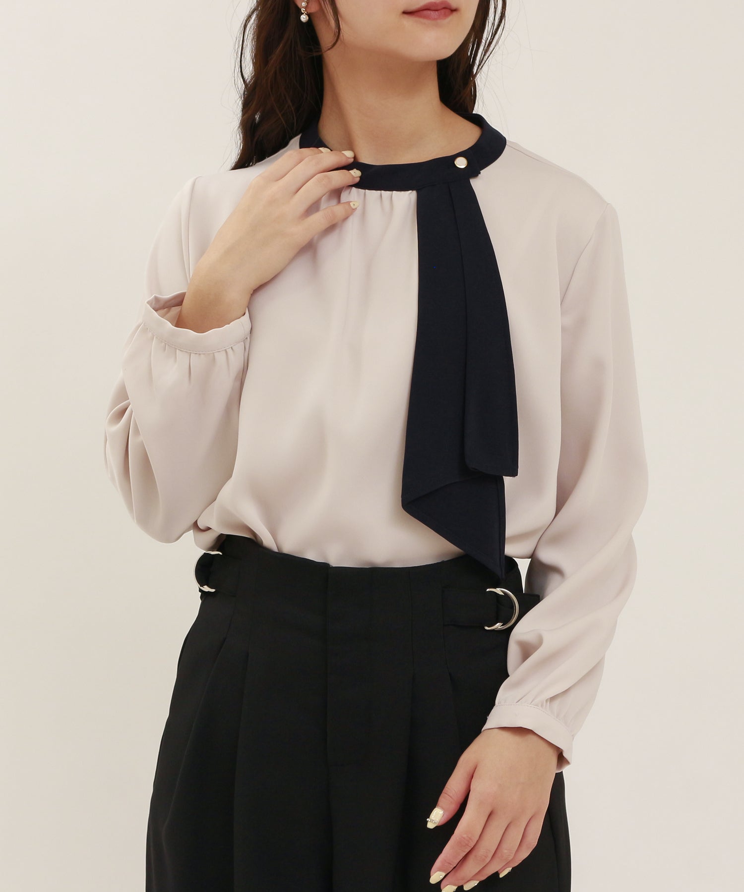 マルチファンクションアシメボウタイブラウス(UVカット,防汚・防シワ