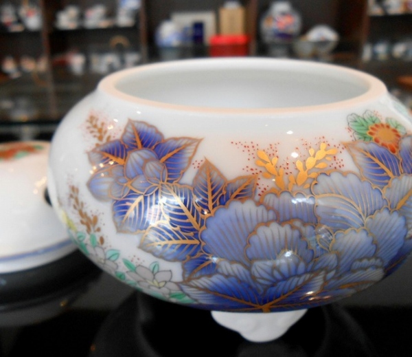 染錦芙蓉淡彩菊）香炉|有田焼の老舗-香蘭社オンラインショップ