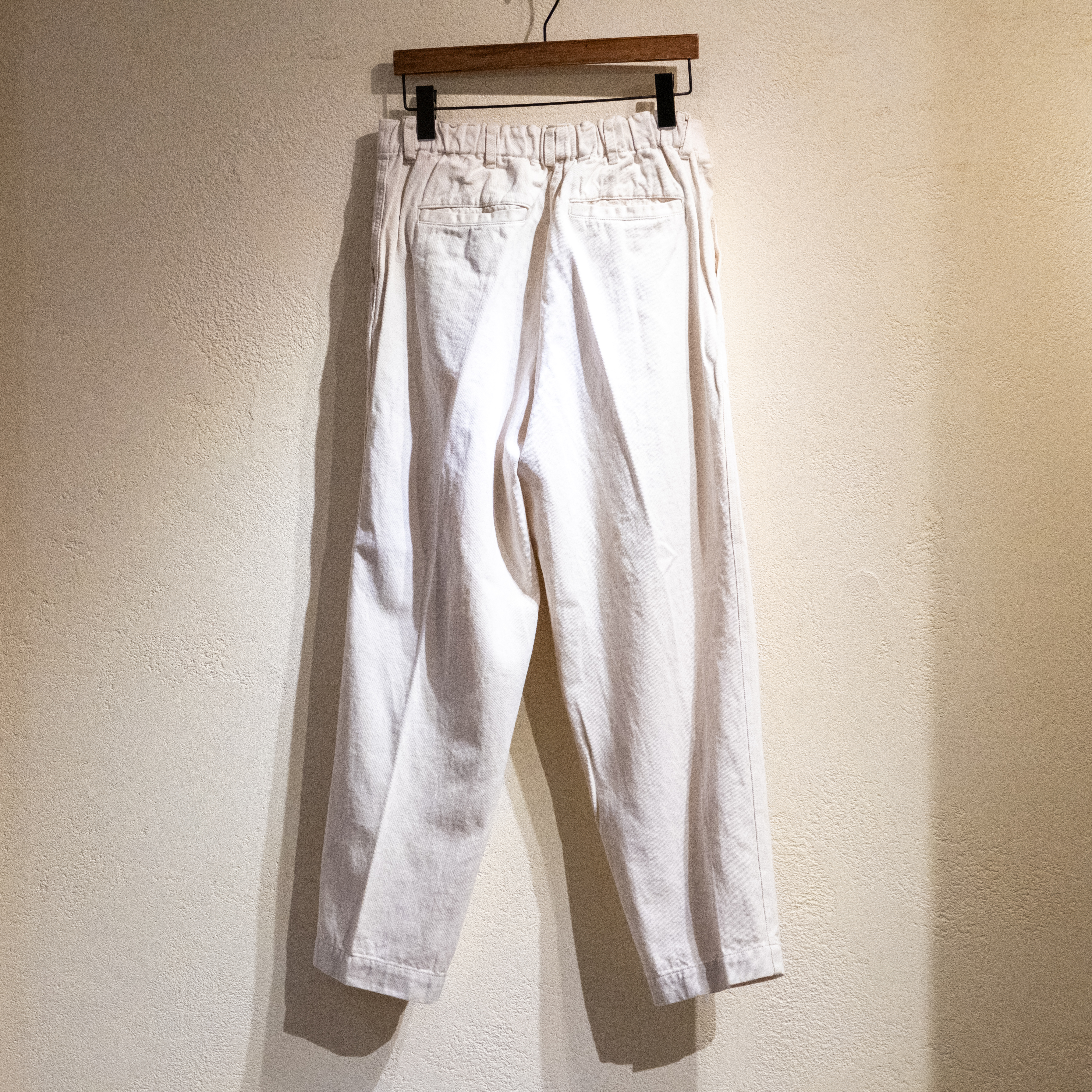 UpcycleLino】BASIC チノ ルーズテーパードパンツ(1 NATURAL)｜ nest