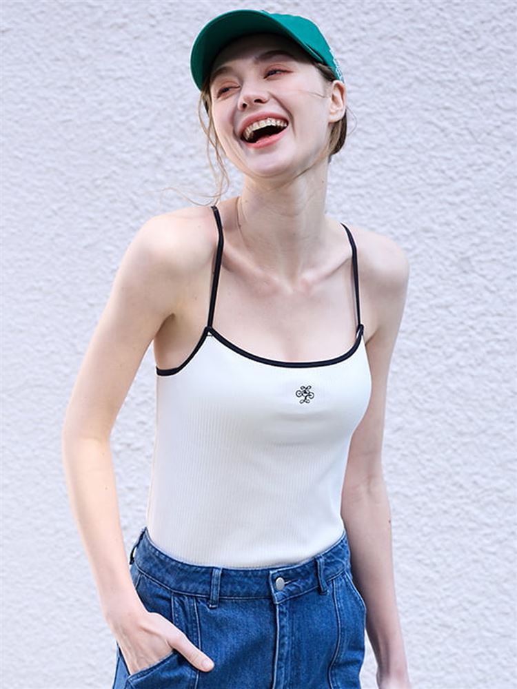 ワンポイント刺繍カップ付きキャミソール(バッククロス): 下着