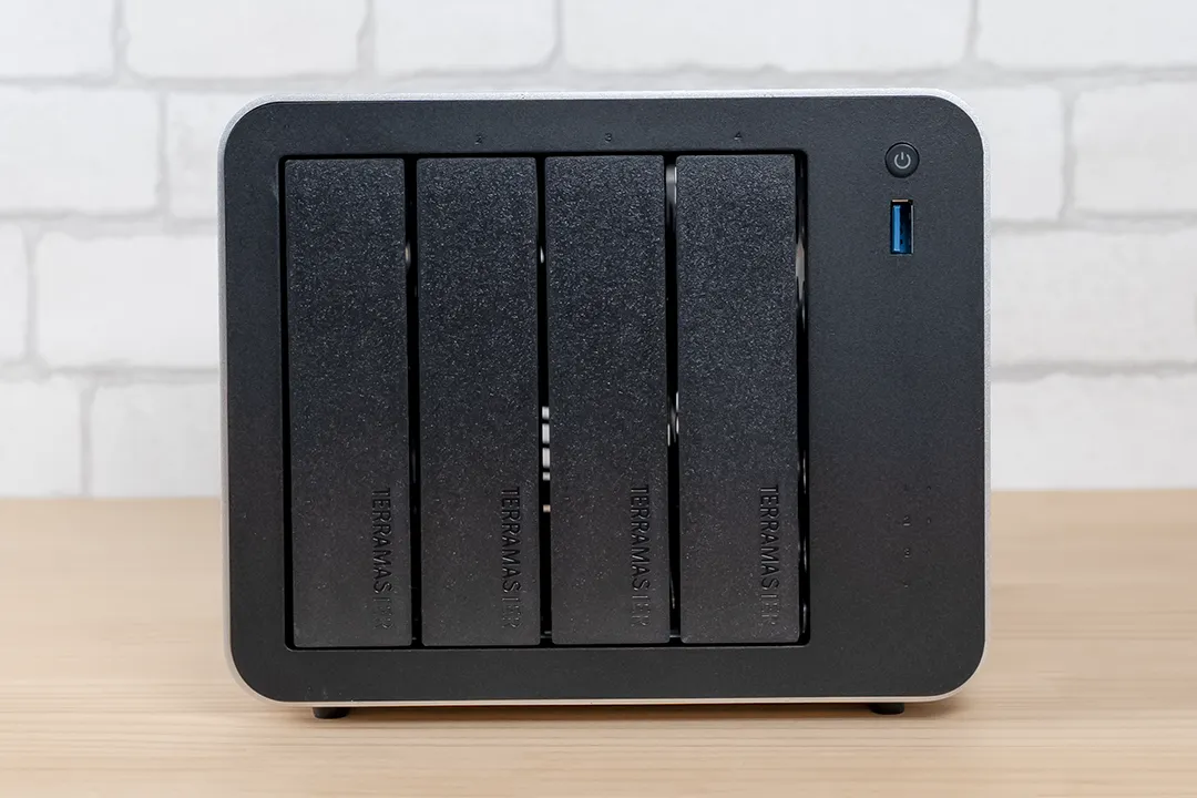 TERRAMASTER F4-425 Plus レビュー：HDD×4ベイ+M.2 SSD×3基を利用