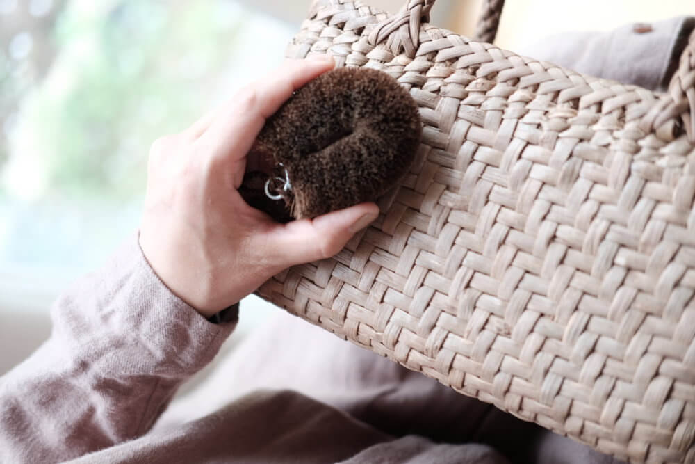 山葡萄かごバッグのお手入れにぴったりな棕櫚タワシ | ORIORI