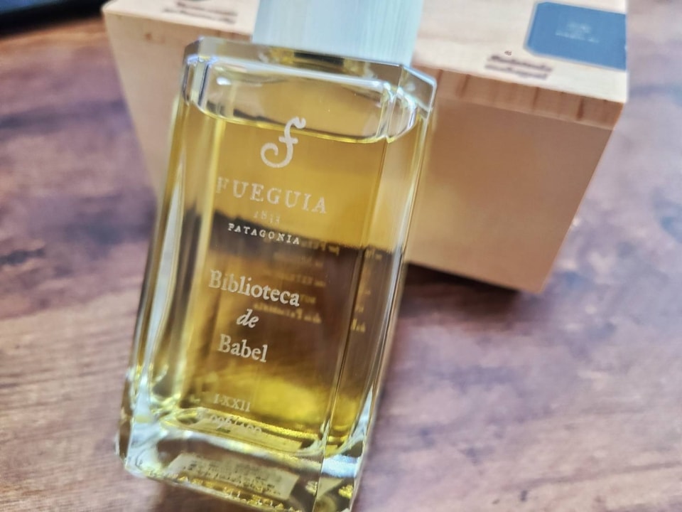 美品 FUEGUIA リンナエウス 香水 50ml 木製ボックス付き 美品 FUEGUIA