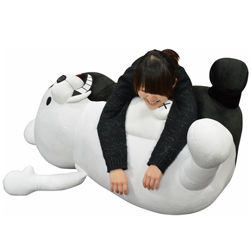 可愛い？恐怖？「モノクマ」超巨大ぬいぐるみ発売！ 目の前に現れたら