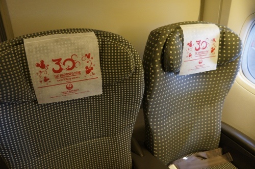 30周年仕様のディズニージェット機が登場！ 「JAL ハピネス