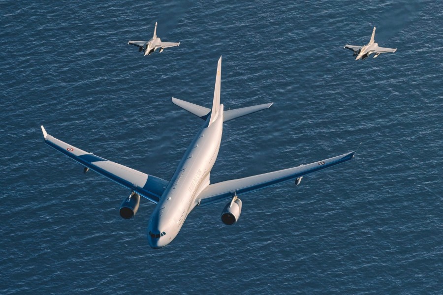 フランス航空宇宙軍 フランス政府塗装のA330-200初号機を受領 | おたく