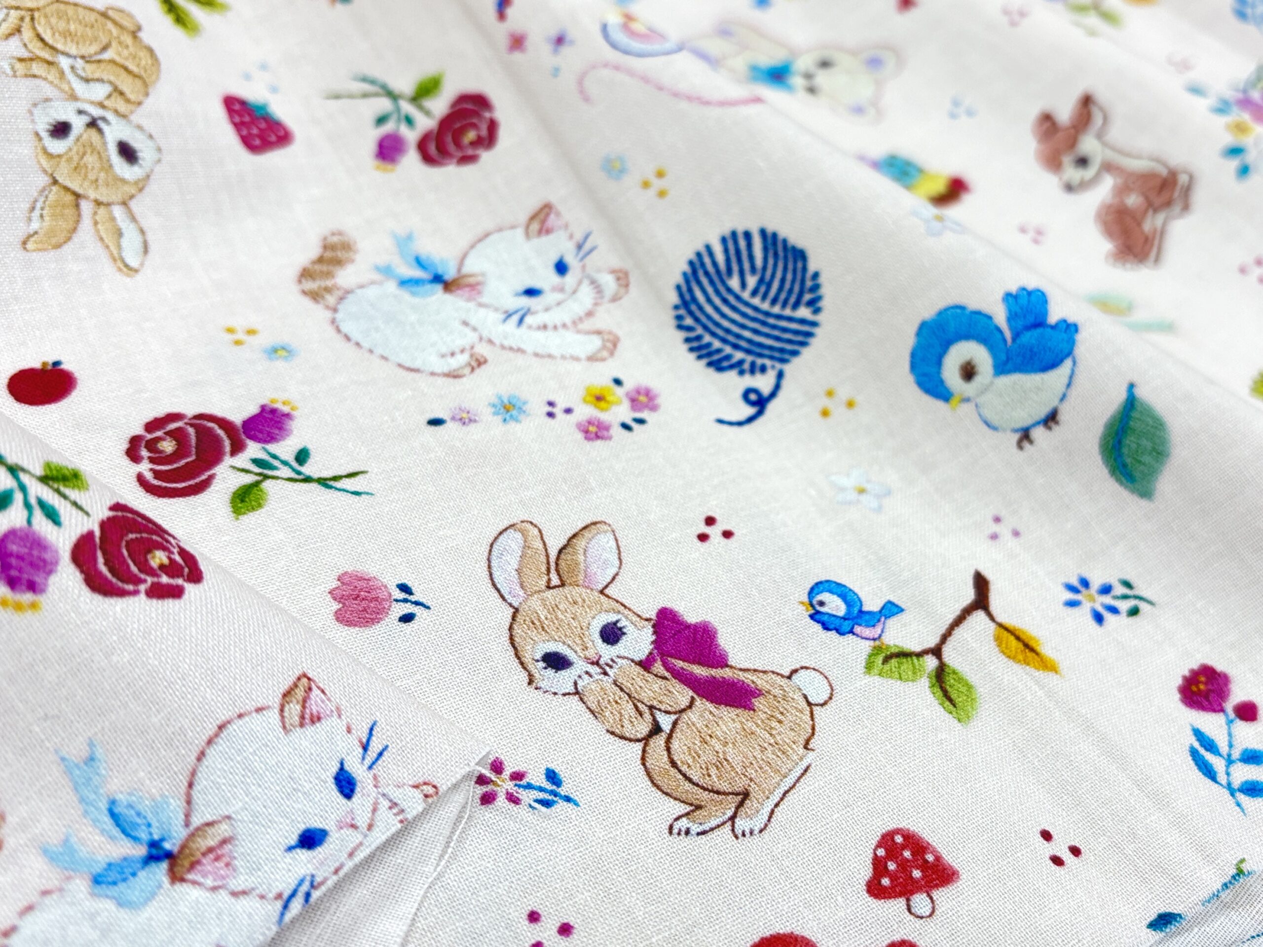 動物刺繍作家 spica-pika(スピカピカ)さんの刺しゅうを布地化