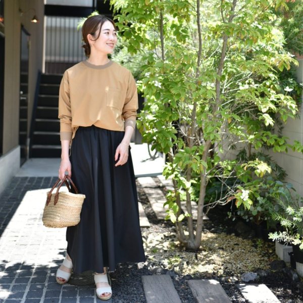 ハリ感素材のきれいめプルオーバー – OURHOME