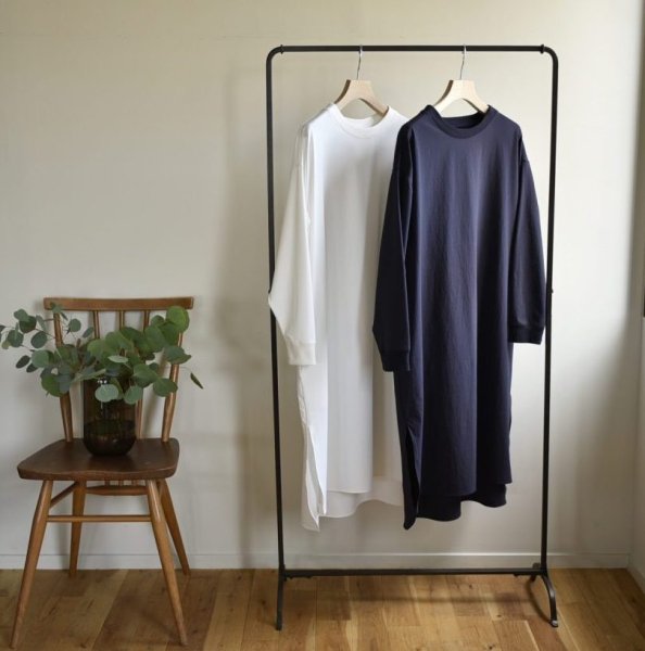 ハリ感素材のチュニック丈プルオーバー – OURHOME