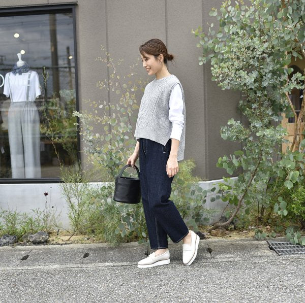 エナメルレザーのローファーシューズ – OURHOME