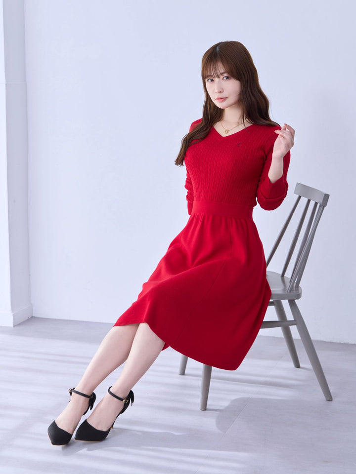 overE's HOLIDAY Aラインケーブルニットワンピース：レッド│胸が