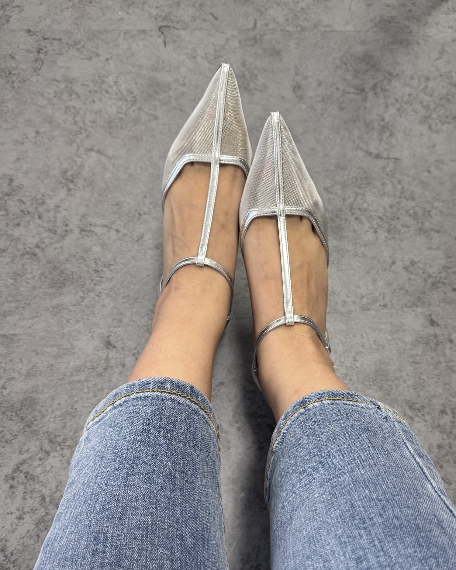 透かしポインテッドトゥストラップミュール – O.W