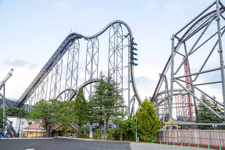 セカオワを聞きながら、逆走に急加速！ 爽快感あふれる新コースターは