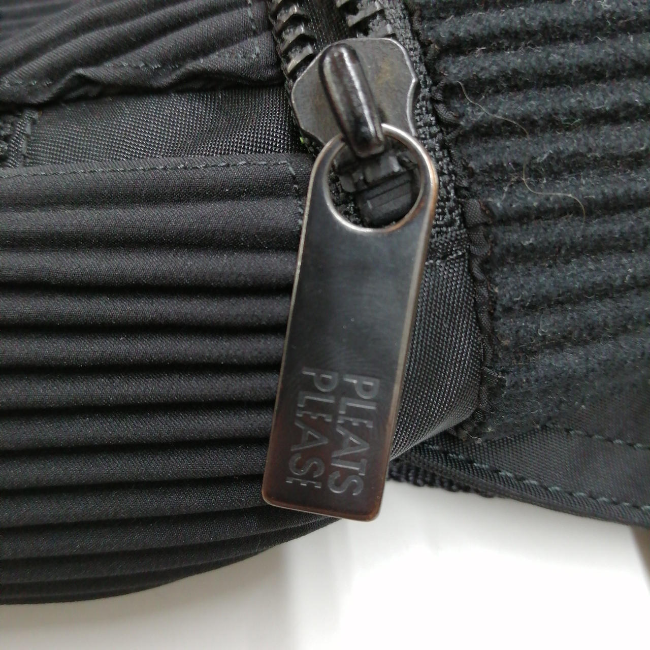 プリーツプリーズ(PLEATS PLEASE)|ボディーバッグ|【ハードオフ公式