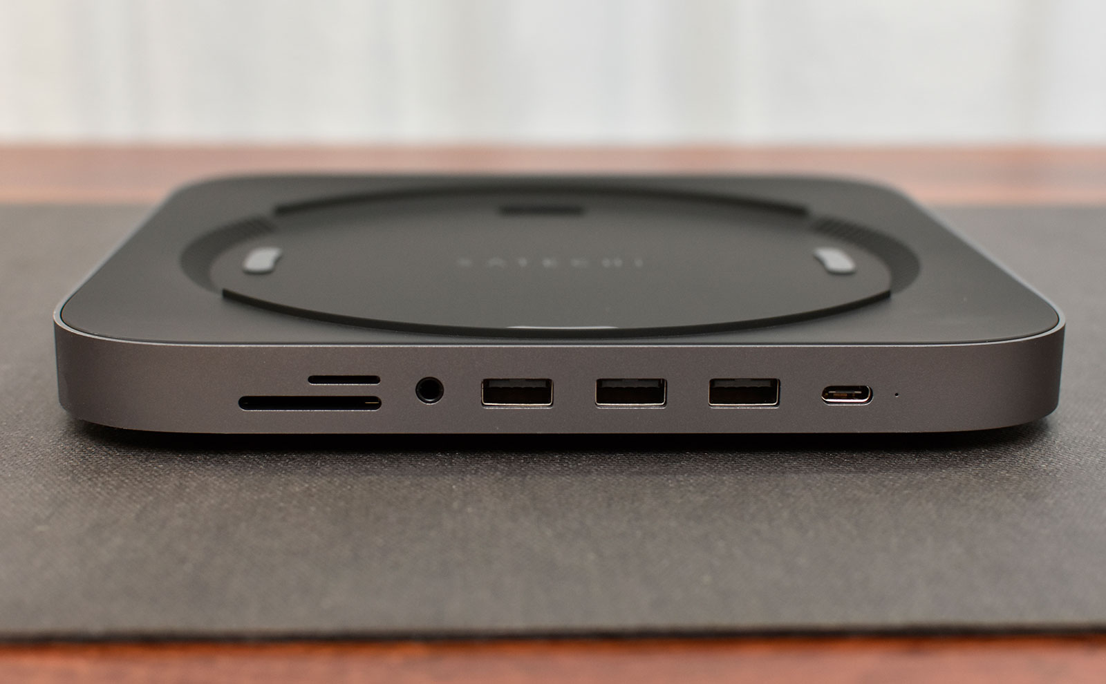 Mac mini M2 の使い勝手が良くなる!Satechi Mac Mini用アルミニウム