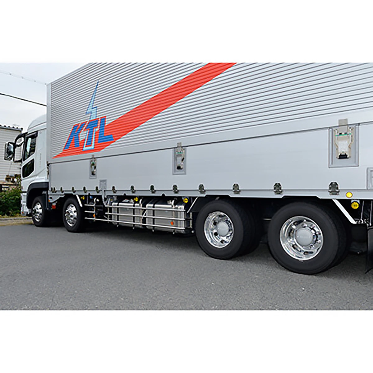 公式】パーマンショップ-ホイルセンターキャップ 三菱ふそう 大型