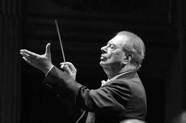 音楽の森 指揮者：ラファエル・フリューベック