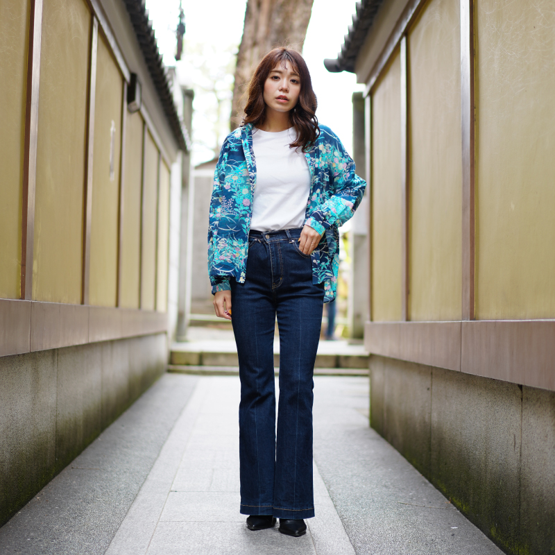 和柄 綿シフォンブラウス ＜蝶に草花/紺碧＞ | 京友禅アロハシャツ