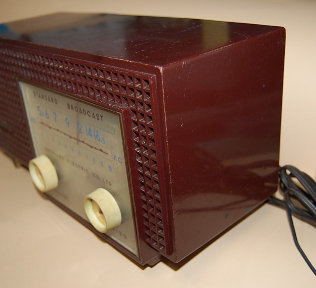 早川電機工業 SHARP・5球スーパー真空管式ラジオ受信機 5M-82型 中波