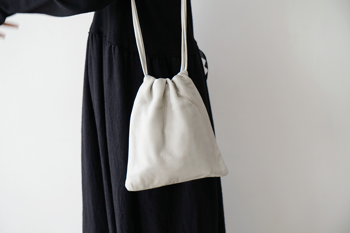 Mochi モチ drawstring bag(S)[ma-pro-01/green grey] 鹿革 巾着