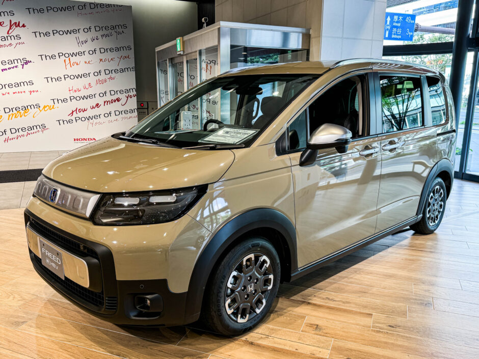 現車確認】新型フリード クロスター(e:HEV 5人乗り)のAIRとは違った