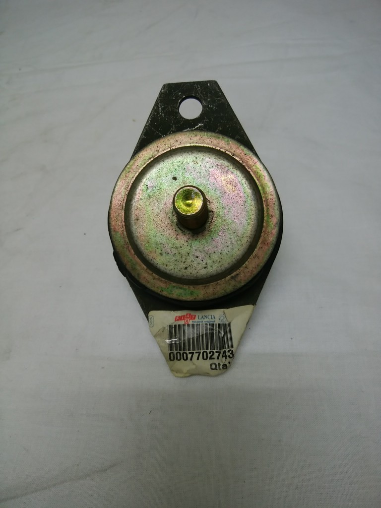 フィアット パンダ(141)2WD エンジンマウント 7544643 & 7702743