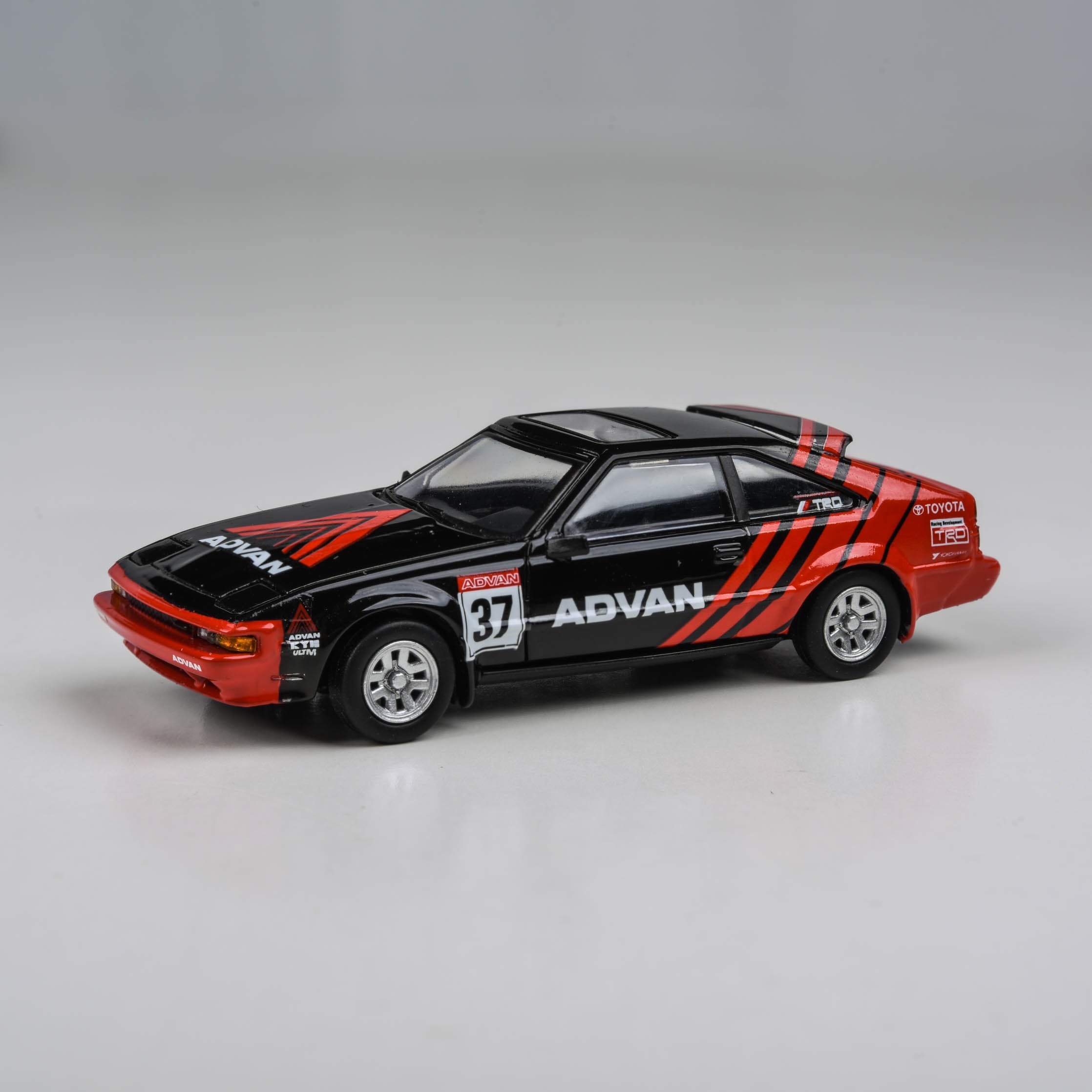 1:64 1984 Toyota Celica Supra ADVAN – paragonmodelstore