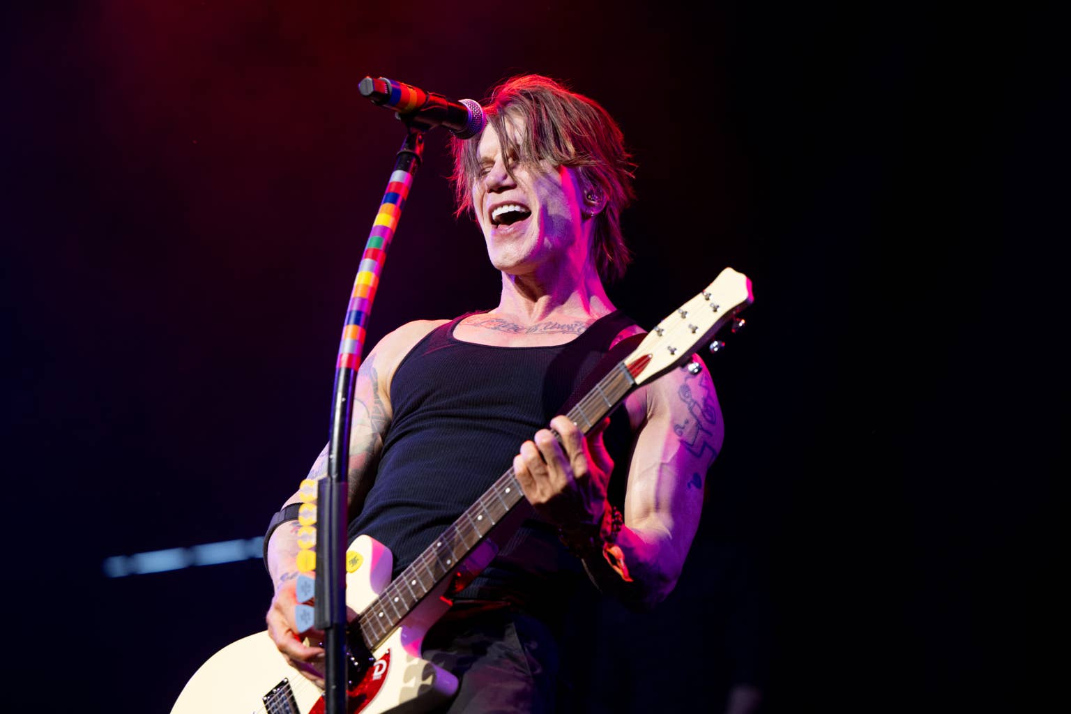 90s Rock Icon Wows With A Cappella Version of 28-Year-Old Classic