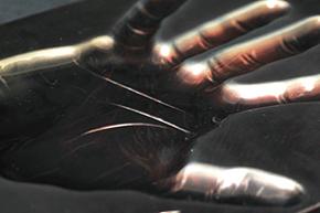 スティーヴ・ヴァイの指が6本ある。笑 RT: きょう発売のヤング・ギター