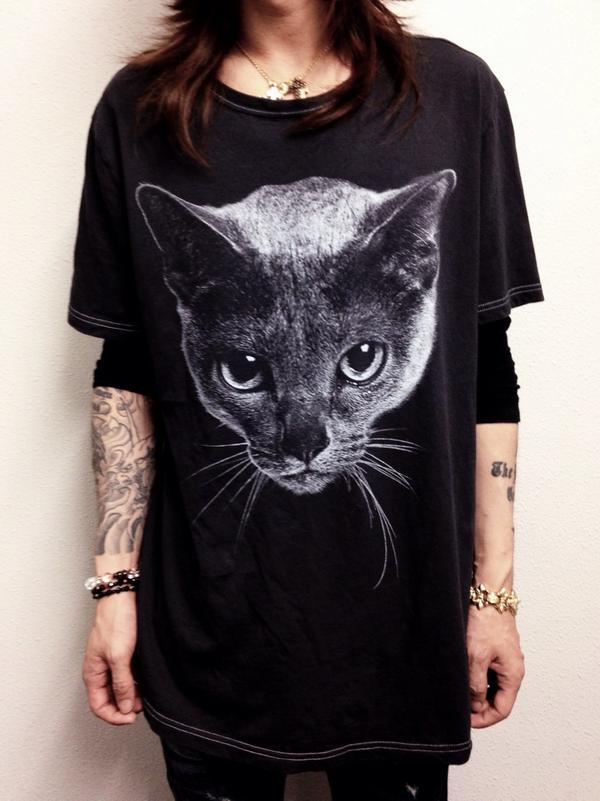 この黒夢ラストロングツアーのオフィシャルグッズでメインモチーフの