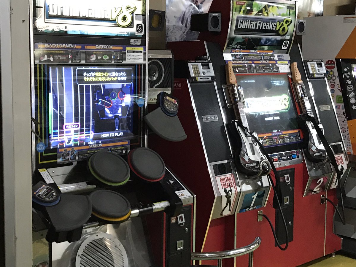 懐かしギタドラV8も稼動してます^ ^ ドラムマニア白筐体も宜しくです