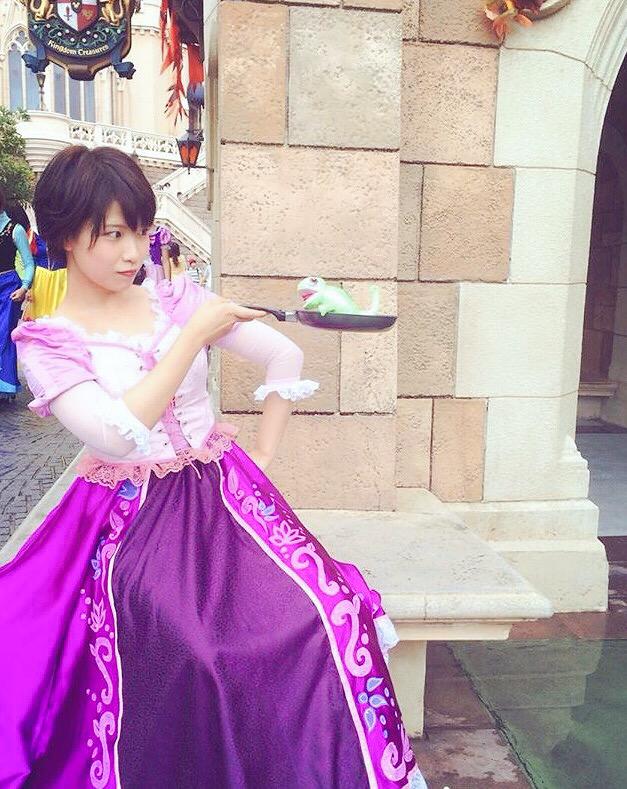 ラプンツェルの髪型はストレートロング、ショート、三つ編みと3年かけ