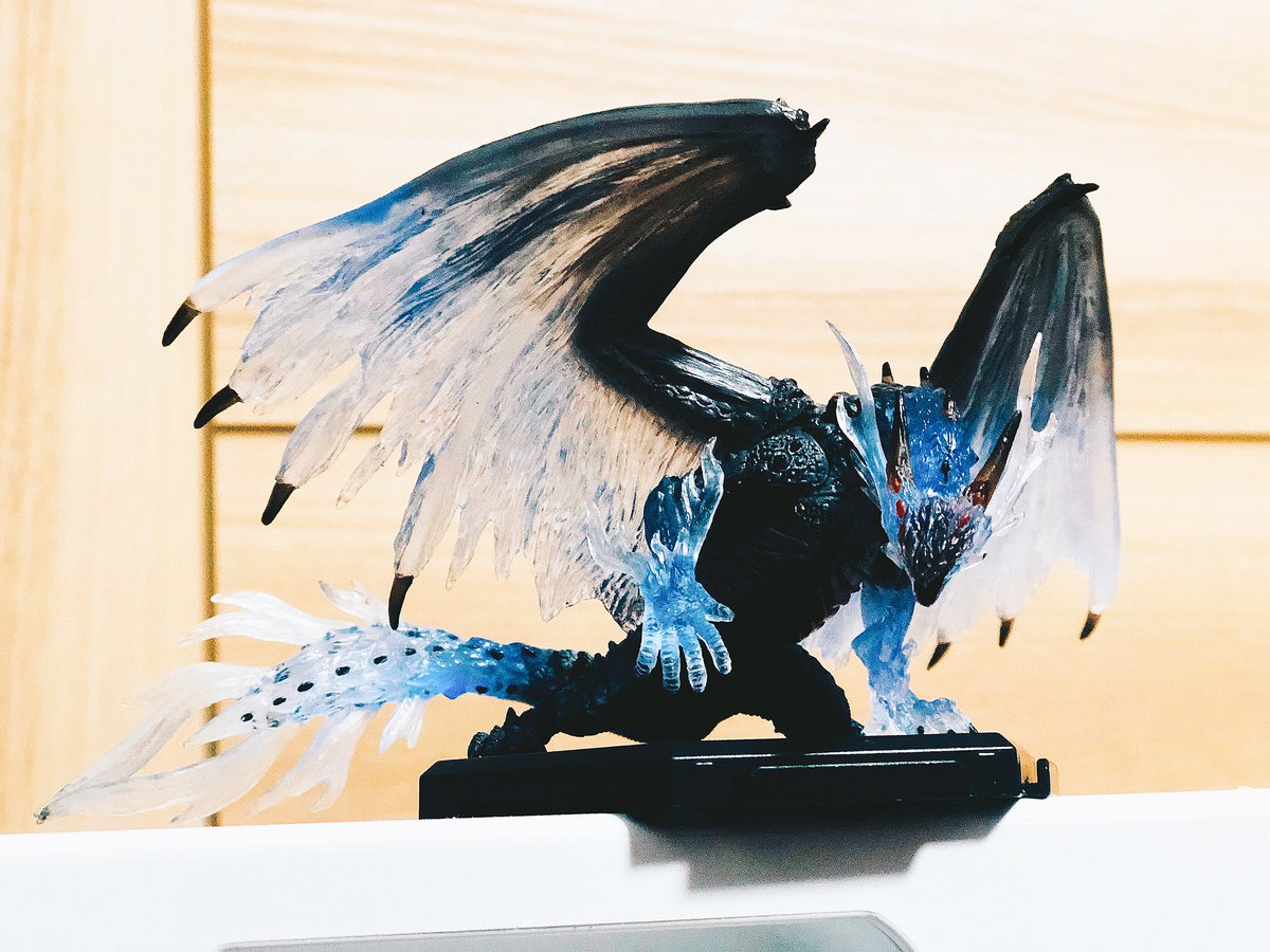 今回のモンハンフィギュアのゼノジーヴァまじでかっこいいわ