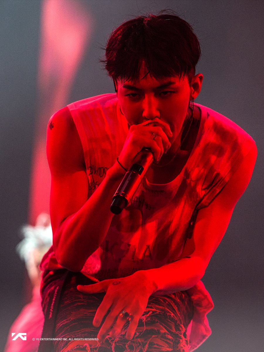 ミュージック G-DRAGON 2017 TOUR ACT III, M.O.T.T.E Amazon.com: G-Dragon 2017 World Tour (Act 3. M.O.T.T.E) In Japan