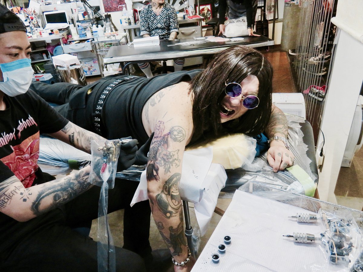 Ozzyは新しいTATTOOを手に入れた！全く痛くない（笑）TOKYO HARDCORE