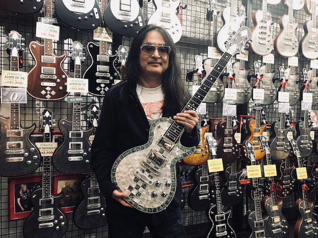 シンプリー・レッドのギタリスト 鈴木賢司氏にご来店いただきました