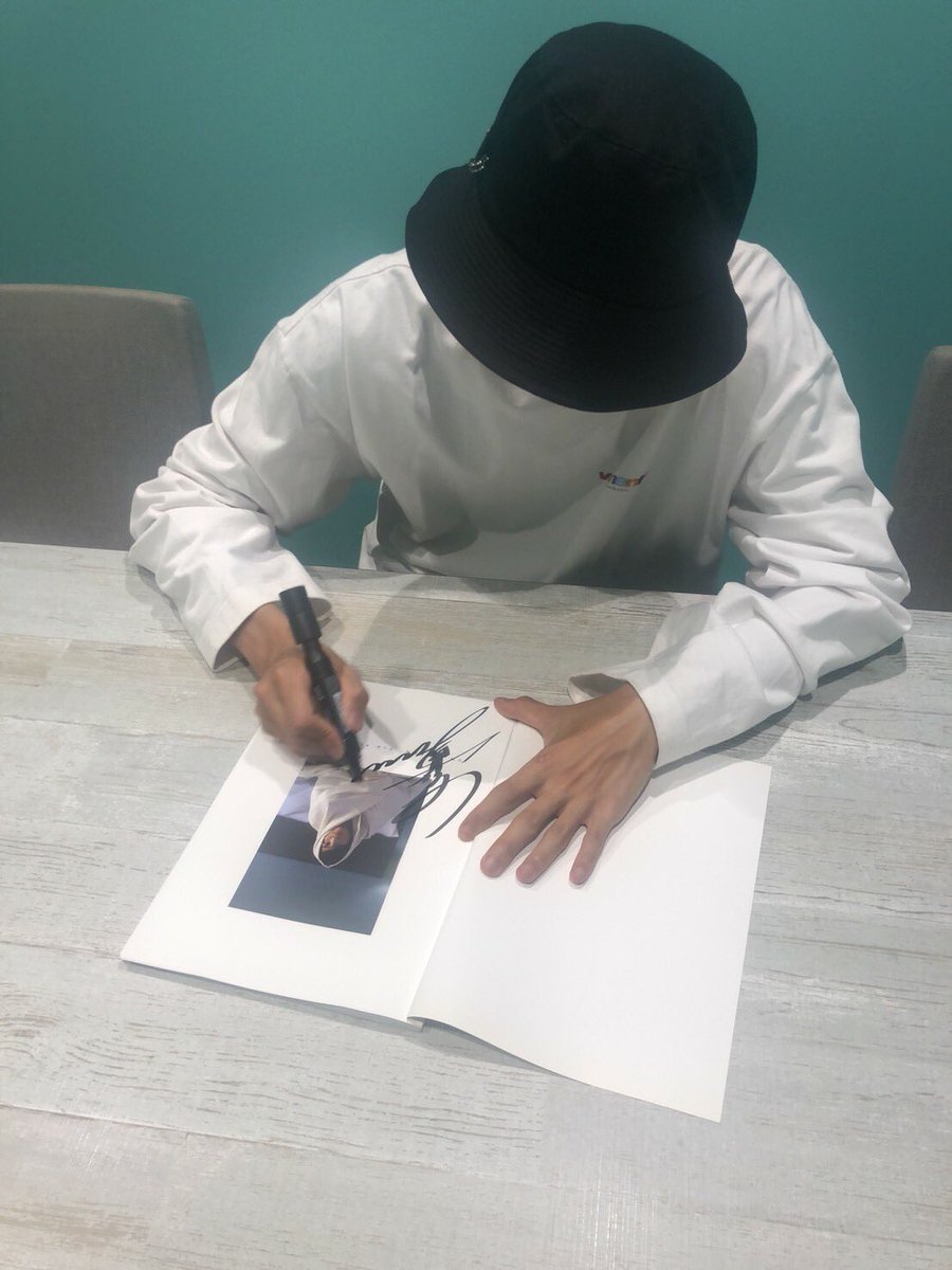 2nd写真集「23」 のワニブックススペシャル特典用に サイン書き書き