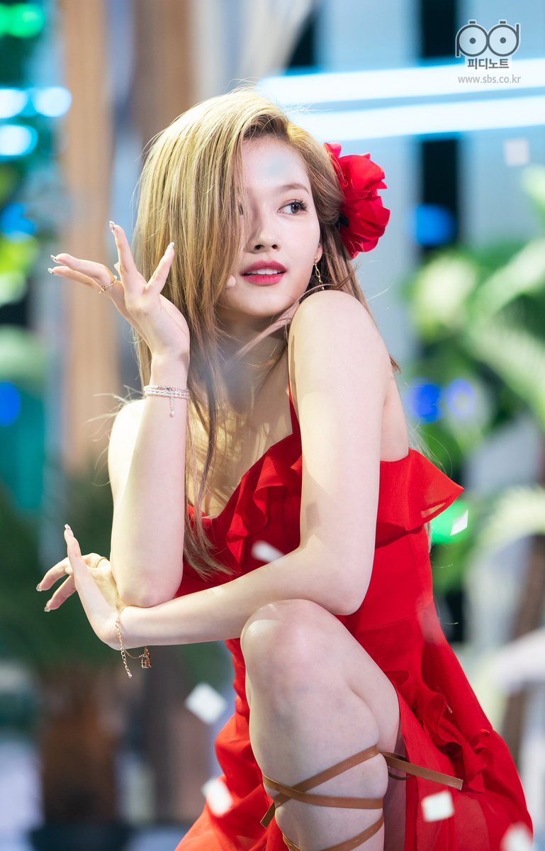 comeback] 1097회ㅣTWICE - Alcohol-Free Sana's pictures on Inkigayo