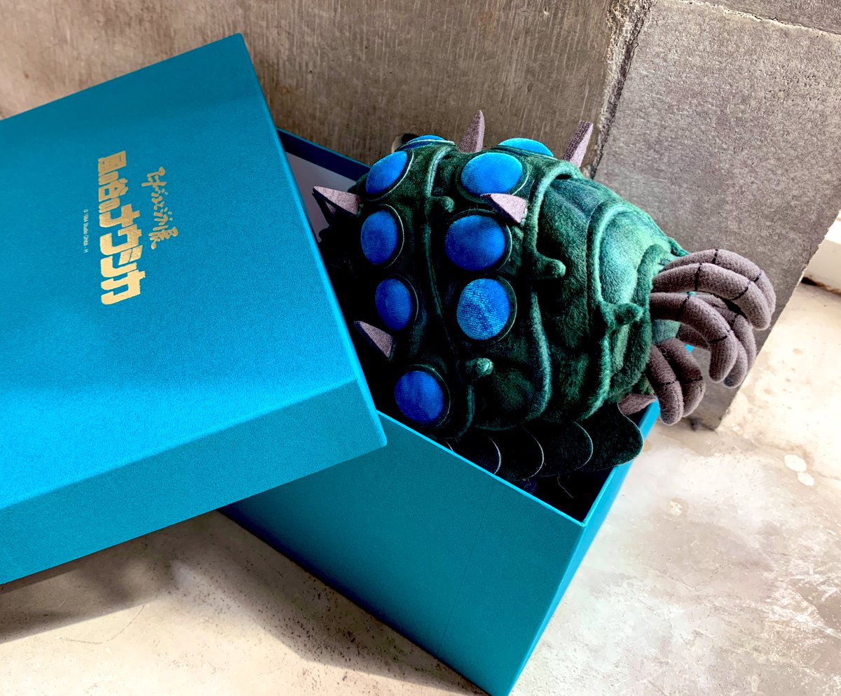 王蟲を並べてみたり、手のひらに乗せてみたり。みなさまの元に早くお