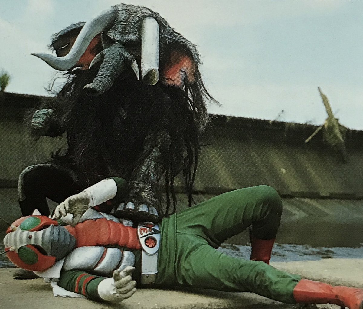 仮面ライダーV3」第35話「キバ男爵最後の変身」より ライダーV3 吸血