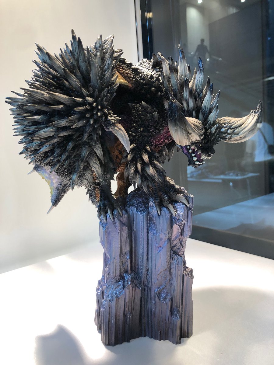 先ほど紹介した「カプコンフィギュアビルダークリエイターズモデル