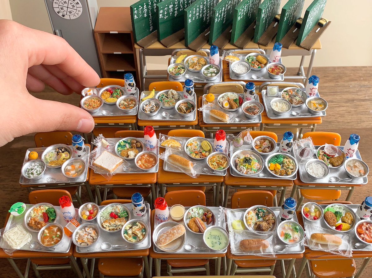 給食の集合写真！ 献立を書いた黒板も全部並べたかったけど、、、全部