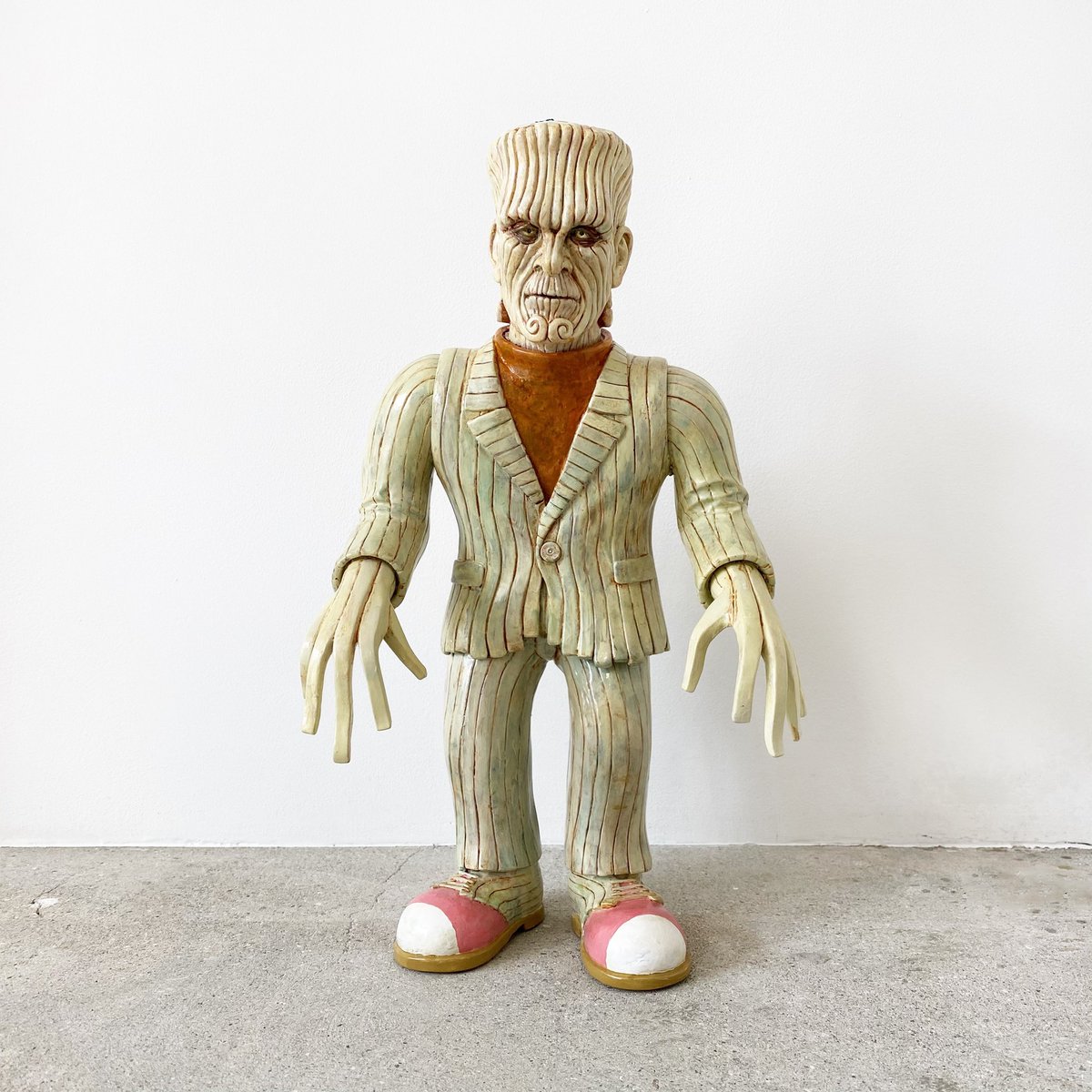 こちらは11月20日から個展開催が決まった片桐仁さんのソフビ「ウドン