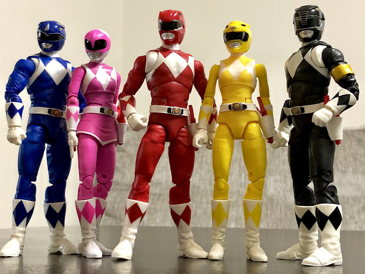 1億数千万年前の恐竜時代から今甦った5人の戦士たちがライトニング