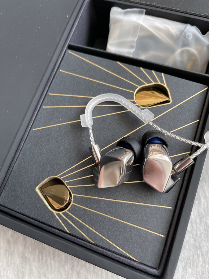 水月雨 MoonDrop フラグシップillumination買いました① 結論：最強の