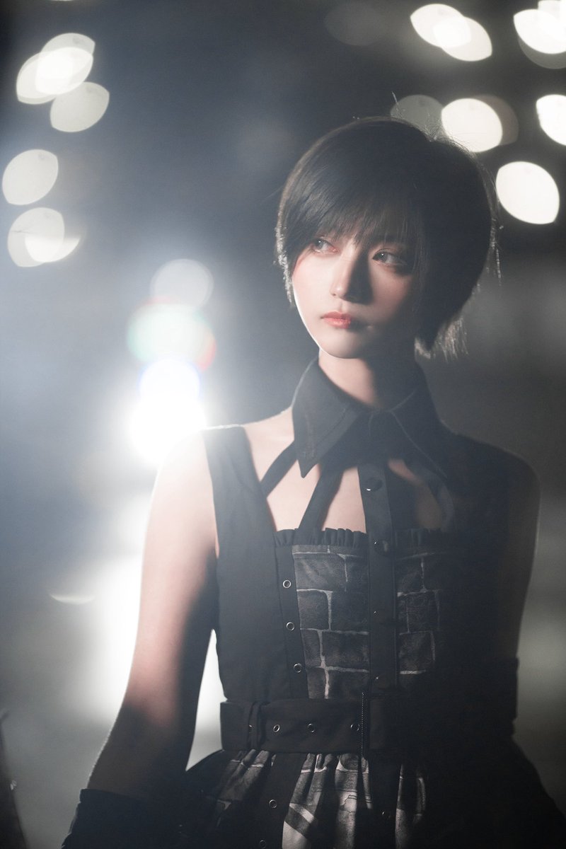 私の初めての写真集が発売始まりました！お気に入れば嬉しいです！これ