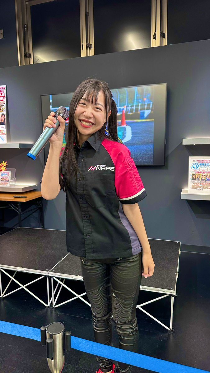 日本で一台の白いZX-4RRに、みか姫に乗ってもらったのだ🤗 ホントに